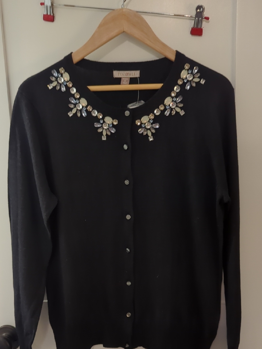 Roz & Ali Black Knit Top with Cream Label and Red Accent